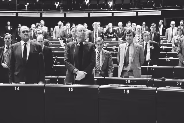 Fotografia 7: Commissionner Edgard PISANI during a session in Strasbourg.