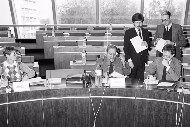 Billede 32: Meeting at the Europan Parliament in Strasbourg in February 1985