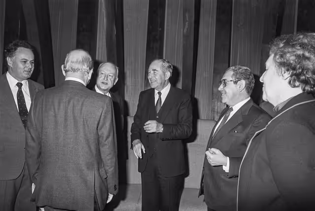 Zdjęcie 41: Visit of Chaim HERZOG, President of Israel at the EP in Strasbourg in February 1985