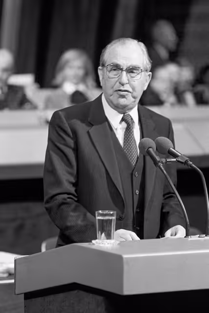 Zdjęcie 31: Visit of Chaim HERZOG, President of Israel at the EP in Strasbourg in February 1985