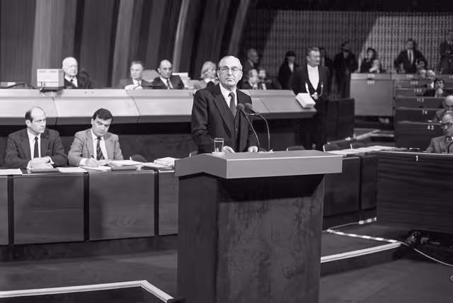 Zdjęcie 29: Visit of Chaim HERZOG, President of Israel at the EP in Strasbourg in February 1985