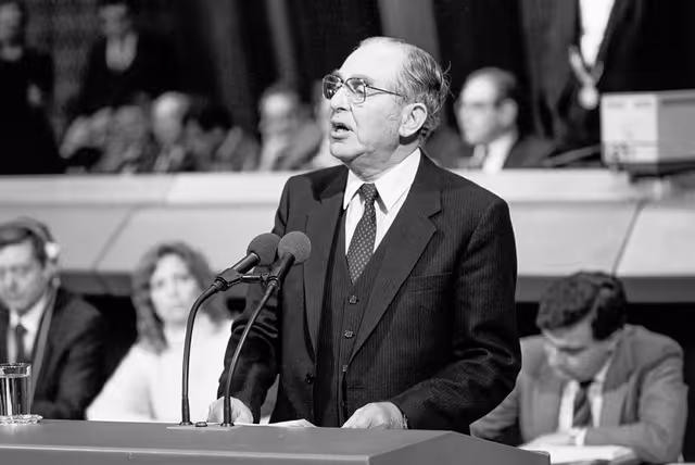 Zdjęcie 24: Visit of Chaim HERZOG, President of Israel at the EP in Strasbourg in February 1985
