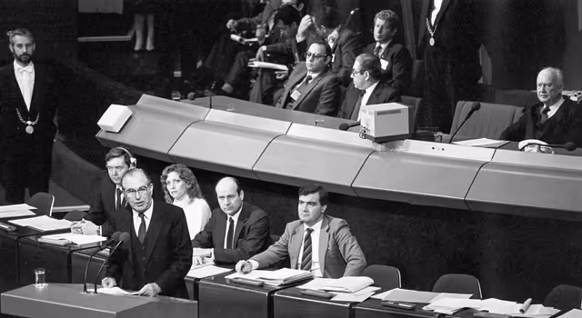 Zdjęcie 25: Visit of Chaim HERZOG, President of Israel at the EP in Strasbourg in February 1985