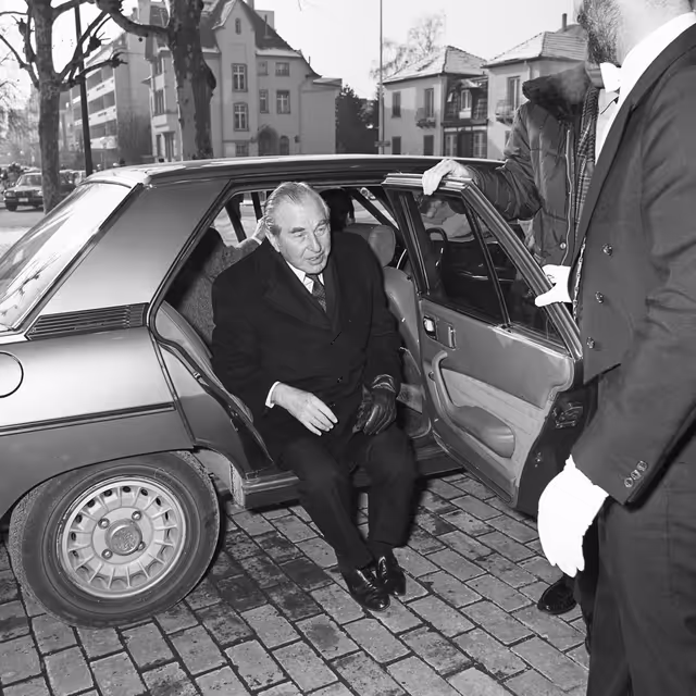 Zdjęcie 36: Visit of Chaim HERZOG, President of Israel at the EP in Strasbourg in February 1985