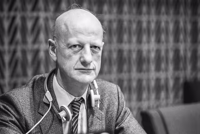 Billede 28: MEP Leendert VAN DER WAAL during a session in Strasbourg in February 1985.