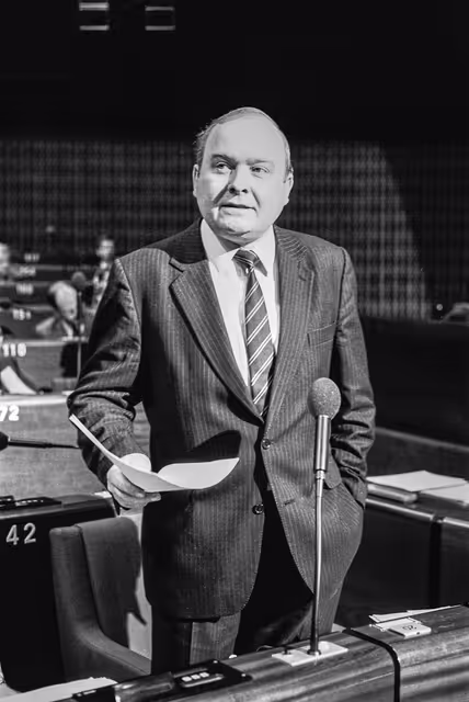 Billede 4: Commissioner Henning CHRISTOPHERSEN during a session in the hemicycle of Strasbourg in February 1985.