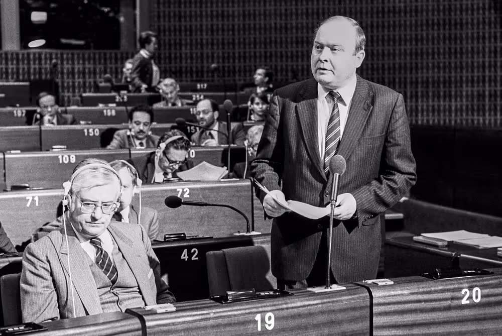Commissioner Henning CHRISTOPHERSEN during a session in the hemicycle of Strasbourg in February 1985.