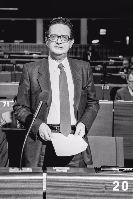 Billede 3: Commissioner Francis COCKFIELD during a session in the hemicycle of Strasbourg in February 1985.