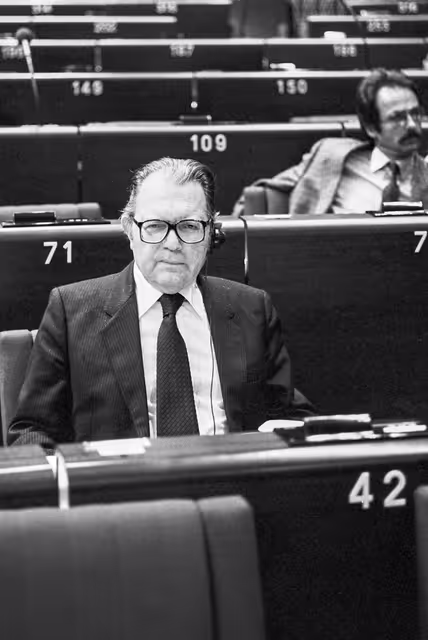 Zdjęcie 14: The European Commissioner Francis Arthur COCKFIELD during a session in Strasbourg in February 1985.