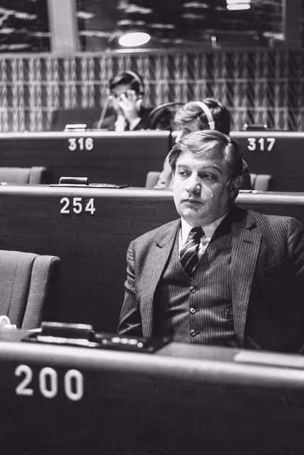 Zdjęcie 16: The European Commissioner Peter SUTHERLAND during a session in Strasbourg in February 1985.