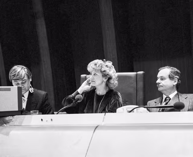 Zdjęcie 21: Vice President Nicole PERY during a session in Strasbourg in February 1985.