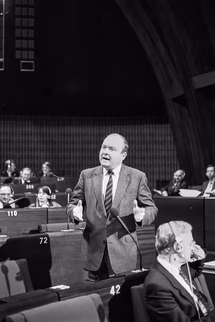 Zdjęcie 15: The European Commissioner Henning CHRISTOPHERSEN during a session in Strasbourg in February 1985.