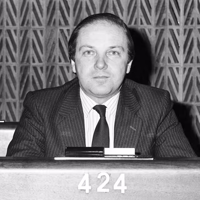 Billede 35: MEP Richard J. SIMMONDS during a session in Strasbourg in February 1985.