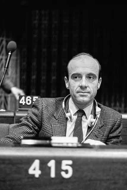 Billede 9: MEP Alain JUPPE during a session in Strasbourg in February 1985.