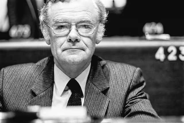 Billede 21: MEP Guy Jean GUERMEUR during a session in Strasbourg in February 1985.