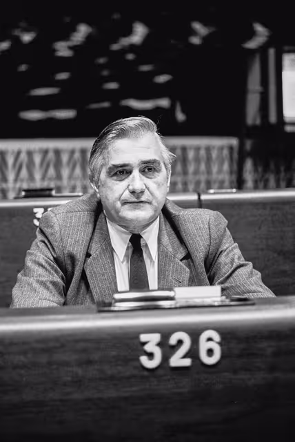 Billede 29: MEP Marcel REMACLE during a session in Strasbourg in February 1985.