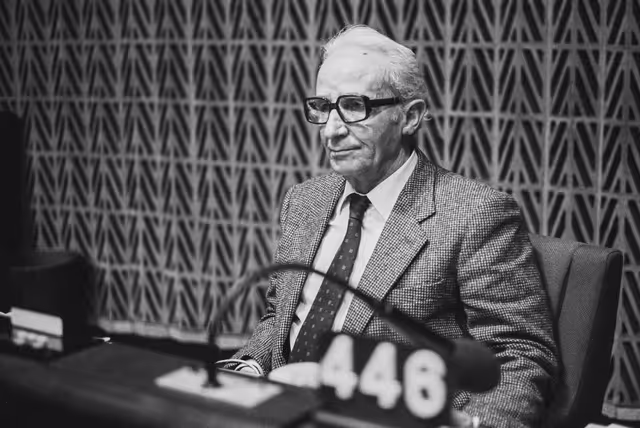 Billede 30: MEP Michele COLUMBU during a session in Strasbourg in February 1985.