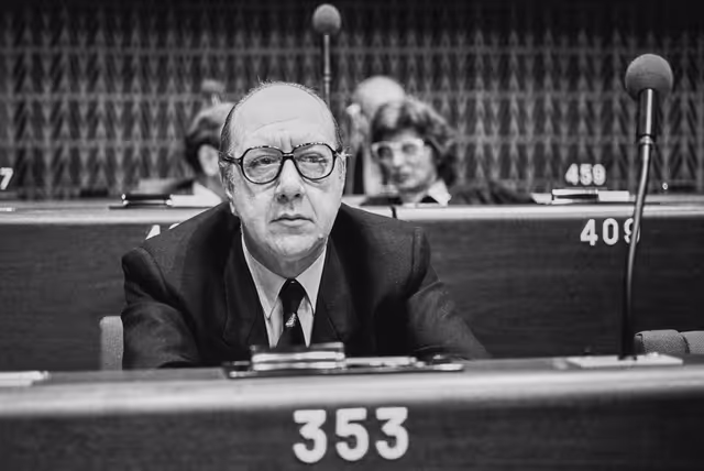 Billede 15: MEP Eolo PARODI during a session in Strasbourg in February 1985.