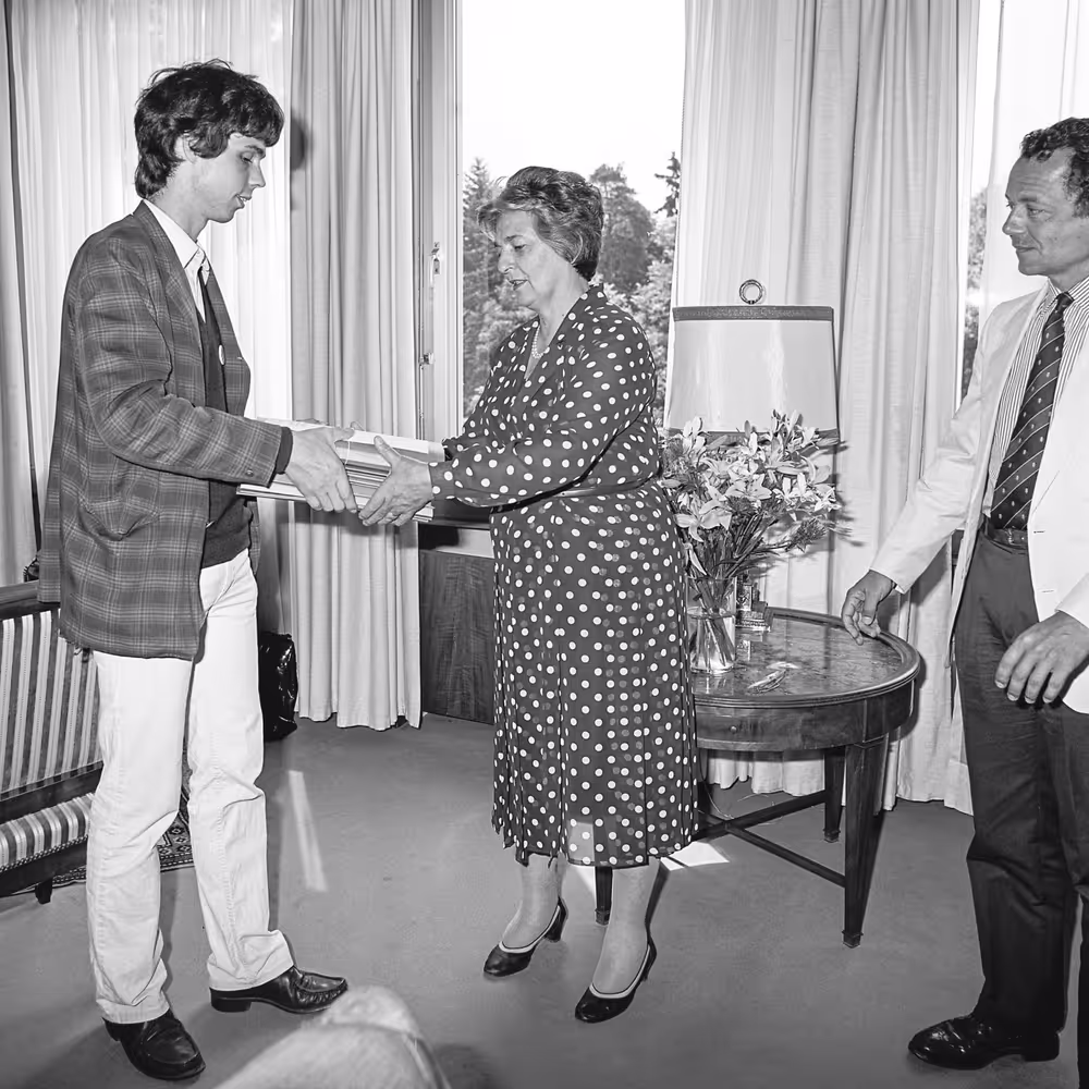 Mep Baroness Diana ELLES meets with a visitors group and receives a petition