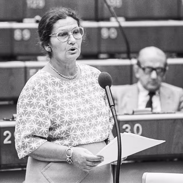 Fotogrāfija 11: Portrait of Mep Simone VEIL during the plenary session at the EP in Luxembourg