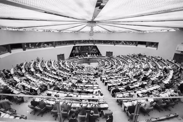 Fotogrāfija 20: General view of the hemicycle during the plenary session at the EP in Luxembourg