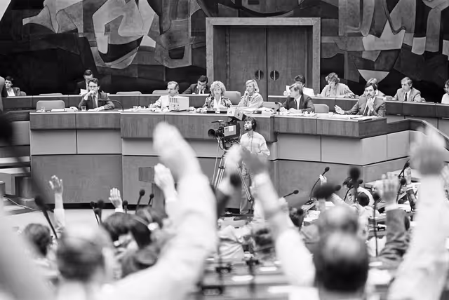 Fotogrāfija 24: Plenary session at the EP in Luxembourg chaired by Nicole PERY, EP Vice-president