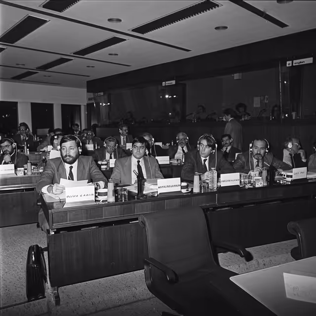 Zdjęcie 1: Francisco OLIVA GARCIA, Julian GRIMALDOS GRIMALDOS, Jesus CABEZON ALONSO, Zenon-Jose LUIS PAZ during the accession of Portugal and Spain to the European Union on the 1st of January 1986