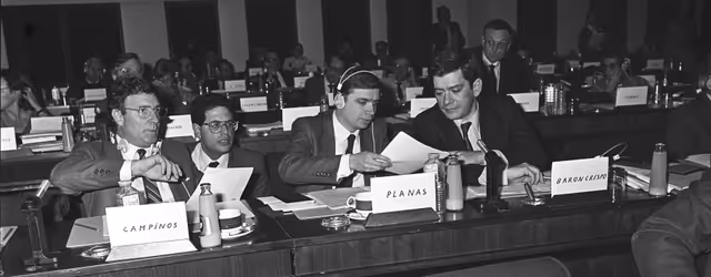Zdjęcie 2: Jorge CAMPINOS, Luis PLANAS PUCHADES and Enrique BARON CRESPO during the accession of Portugal and Spain to the European Union on the 1st of January 1986