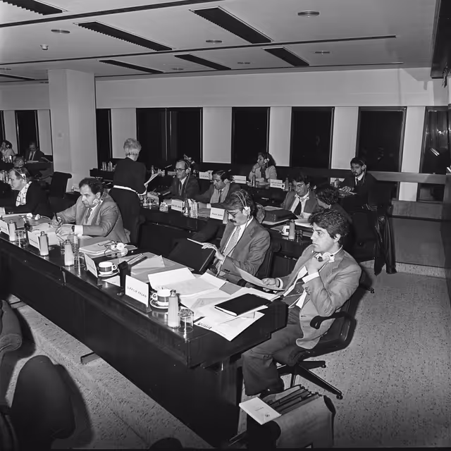 Zdjęcie 3: Jose Luis GARCIA RAYA, Francisco Javier SANZ FERNANDEZ and Antonio GARCIA-PAGAN ZAMORA  during the accession of Portugal and Spain to the European Union on the 1st of January 1986
