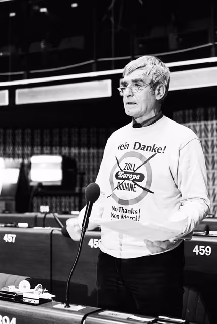 Снимка 12: MEP Dieter ROGALLA during a session in Strasbourg in January 1981.