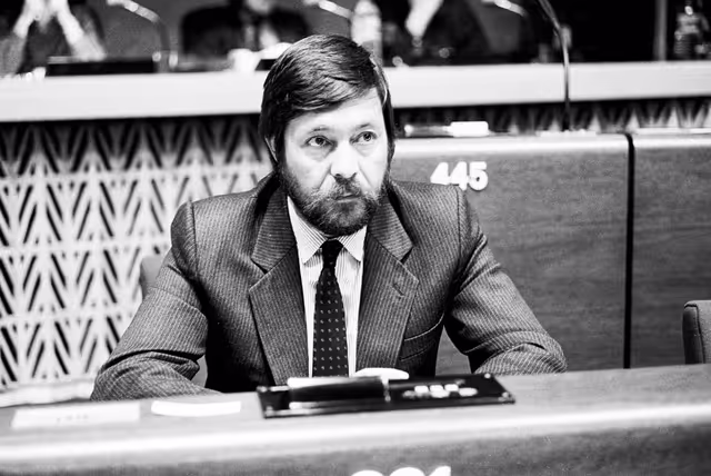 Снимка 17: MEP Francisco OLIVA GARCIA during a session in Strasbourg in January 1986.