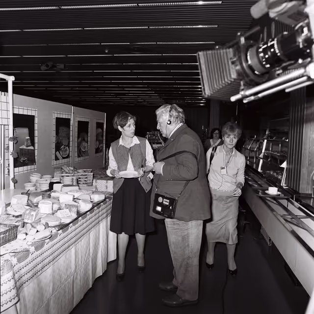Fotografija 16: Peter USTINOV during the video production of ' Our Europe ' in Strasbourg.This documentary aimed at presenting the European Institutions was produced by Skippon Video Associates for the UK Office of the European Parliament.