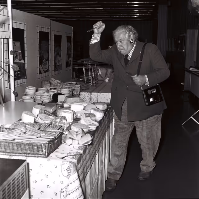 Fotografija 14: Peter USTINOV during the video production of ' Our Europe ' in Strasbourg.This documentary aimed at presenting the European Institutions was produced by Skippon Video Associates for the UK Office of the European Parliament.