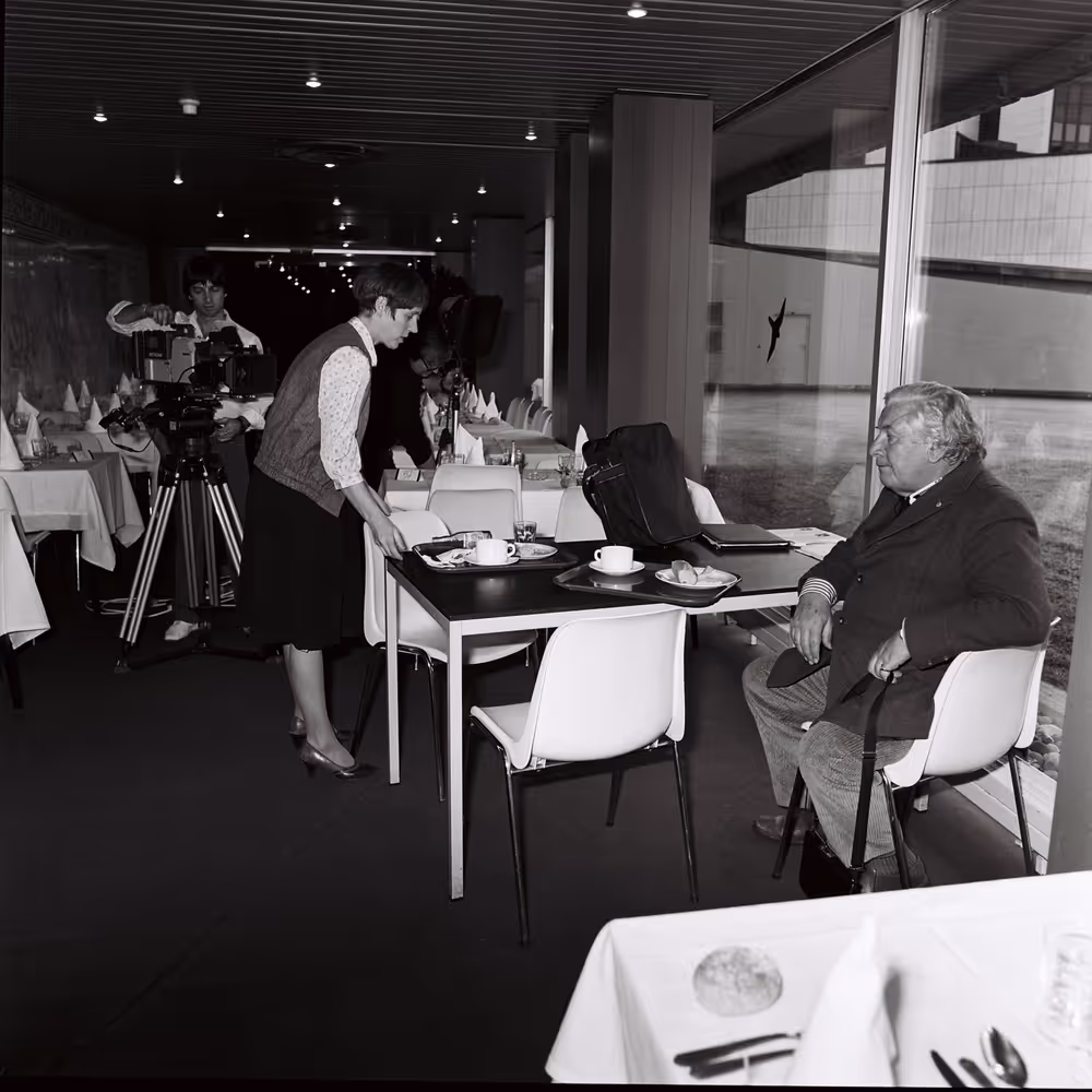 Peter USTINOV during the video production of ' Our Europe ' in Strasbourg.This documentary aimed at presenting the European Institutions was produced by Skippon Video Associates for the UK Office of the European Parliament.