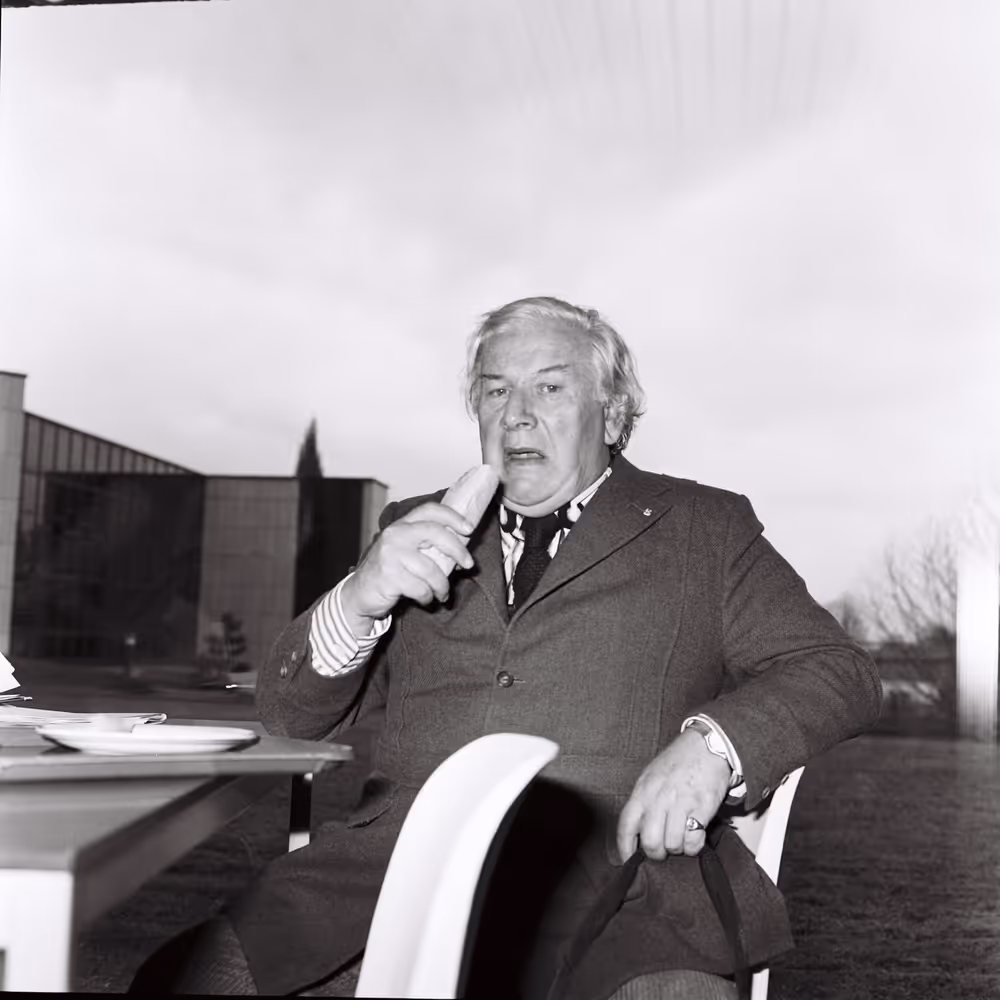 Peter USTINOV during the video production of ' Our Europe ' in Strasbourg.This documentary aimed at presenting the European Institutions was produced by Skippon Video Associates for the UK Office of the European Parliament.