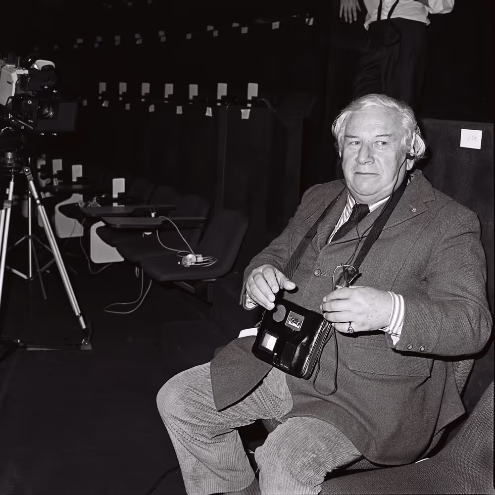 Peter USTINOV during the video production of ' Our Europe ' in Strasbourg.This documentary aimed at presenting the European Institutions was produced by Skippon Video Associates for the UK Office of the European Parliament.