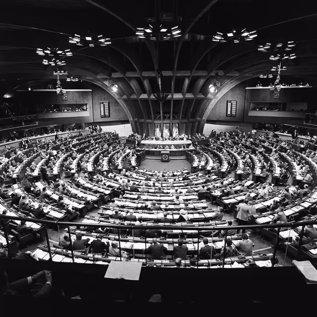 Снимка 2: Hemicycle at the European Parliament in Strasbourg in January 1986