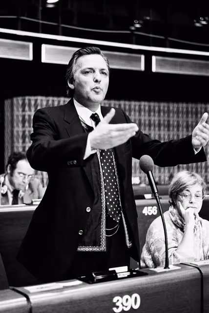 Снимка 24: MEP Juan de Dios RAMIREZ HEREDIA during a session in Strasbourg in January 1986.