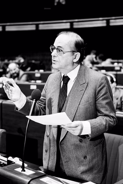 Снимка 47: MEP Antonio Antero COIMBRA MARTINS during a session in Strasbourg in January 1986.