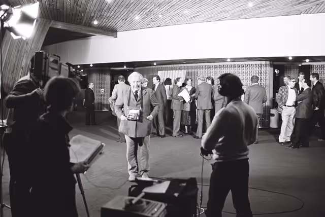 Fotografija 21: Peter USTINOV during the video production of ' Our Europe ' in Strasbourg.This documentary aimed at presenting the European Institutions was produced by Skippon Video Associates for the UK Office of the European Parliament.