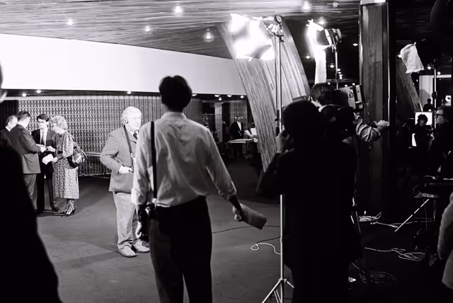 Fotografija 22: Peter USTINOV during the video production of ' Our Europe ' in Strasbourg.This documentary aimed at presenting the European Institutions was produced by Skippon Video Associates for the UK Office of the European Parliament.