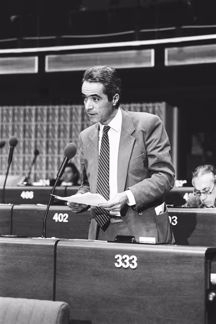Снимка 29: MEP Luis Filipe MADEIRA during a session in Strasbourg in January 1986.