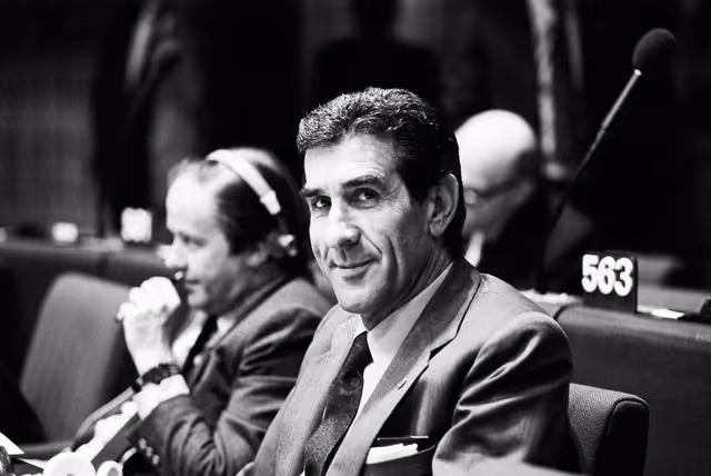 Снимка 3: MEP Adolfo SUAREZ GONZALEZ  during a session in Strasbourg in January 1986.