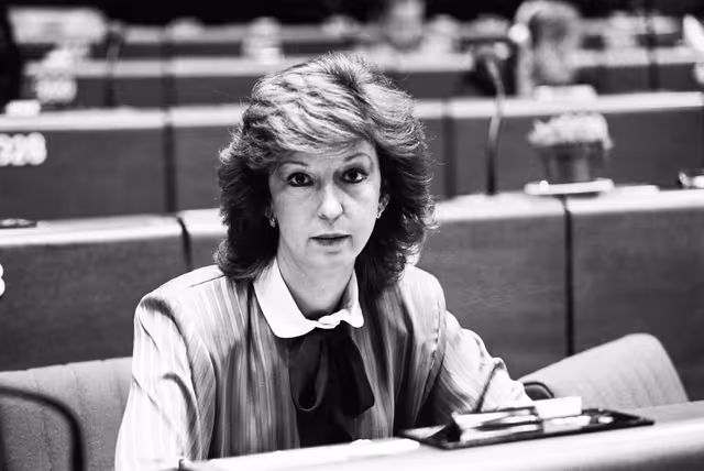 Снимка 34: MEP Maria Elena VALENCIA FLORES during a session in Strasbourg in January 1986.