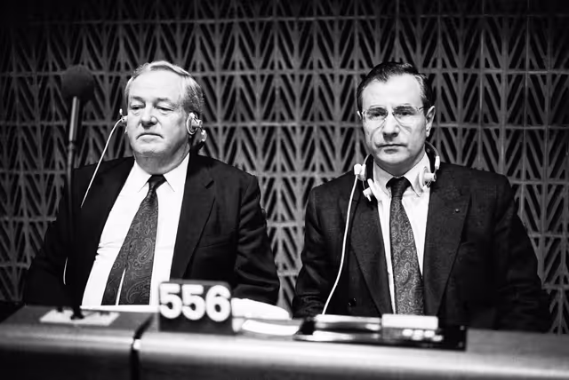 Снимка 40: MEPs Jean-Marie LE PEN and Jean-Marie LE CHEVALLIER during a session in Strasbourg in January 1986.