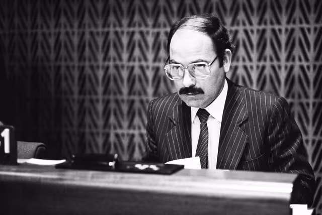 Снимка 5: MEP Antonio Jose FERNANDES during a session in Strasbourg in January 1986.