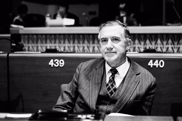 Снимка 33: MEP Manuel PEREIRA during a session in Strasbourg in January 1986.