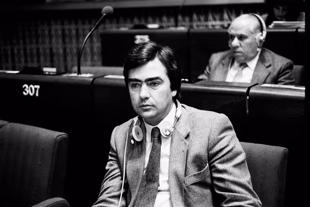 Снимка 19: MEP Joaquim MIRANDA DA SILVA during a session in Strasbourg in January 1986.