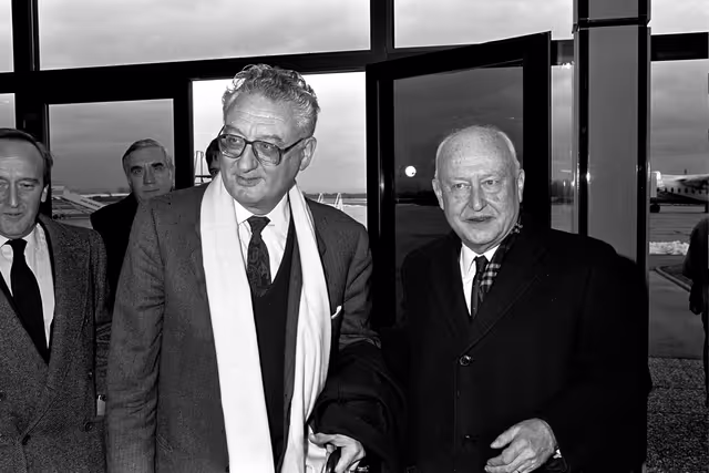 Fotogrāfija 35: Federico DE CARVAJAL Y PEREZ  and Pierre PFLIMLIN - Ep President. Arrival of the MEPs of Portugal and Spain following the accession of these countries to the EU.