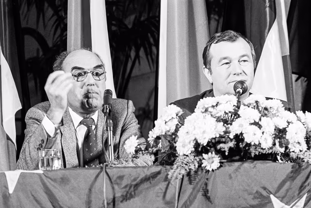 Deputy Secretary General of the Council of Europe, Gaetano ADINOLFI and Jean OEHLER during an event/debate organised by the European Parliament at the Palais des Fetes in Strasbourg in 1986